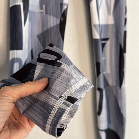 Fabletics Demi Lovato Graphic Print Grey Leggings High Waist Lisette Y2K - Picture 5 of 8